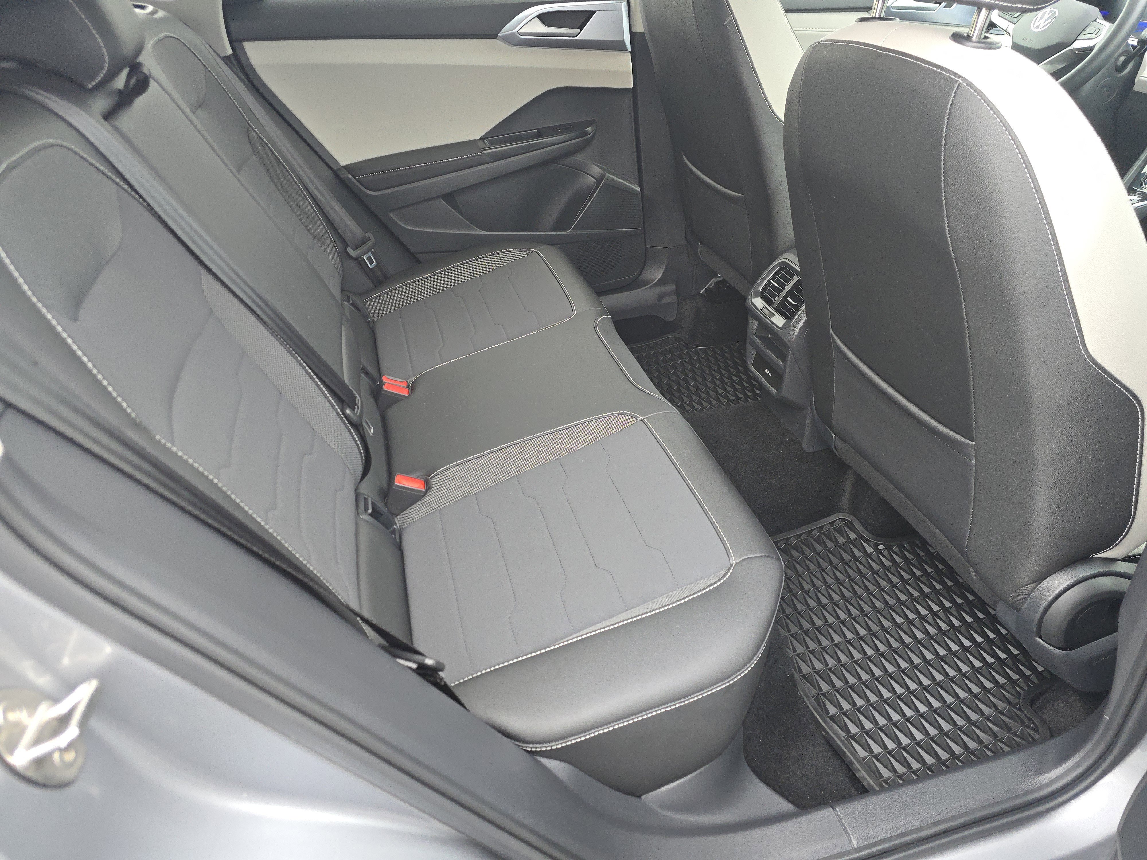 New 2025 Volkswagen Taos SE image 17