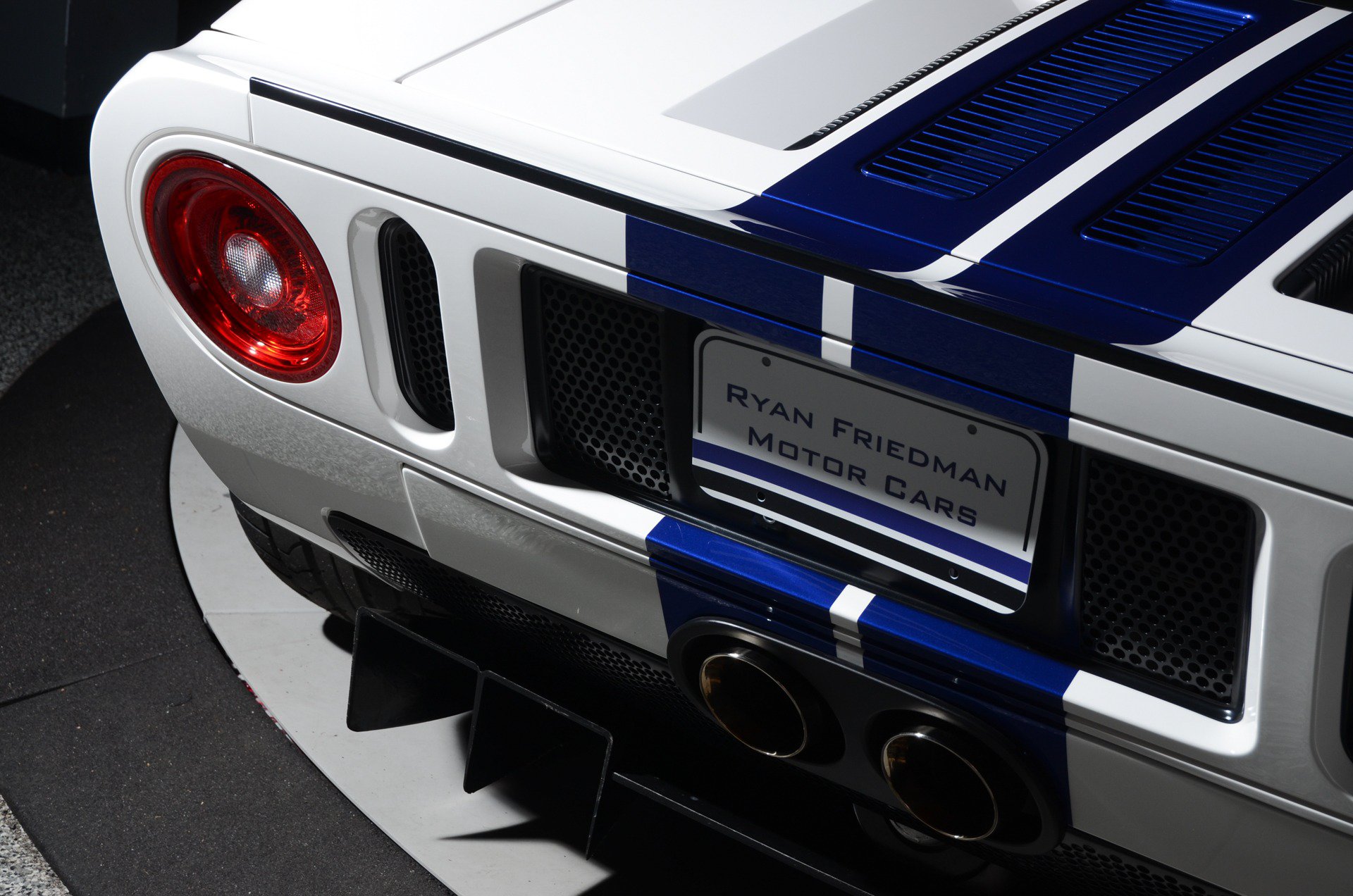 Used 2006 Ford GT RWD image 30