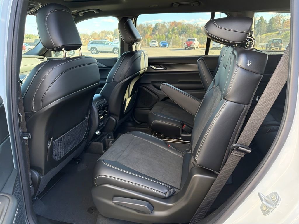 New 2025 Jeep Grand Cherokee L Altitude image 23