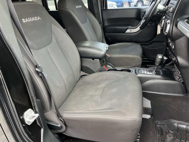 Used 2016 Jeep Wrangler Unlimited Sahara w/ Connectivity Group image 23