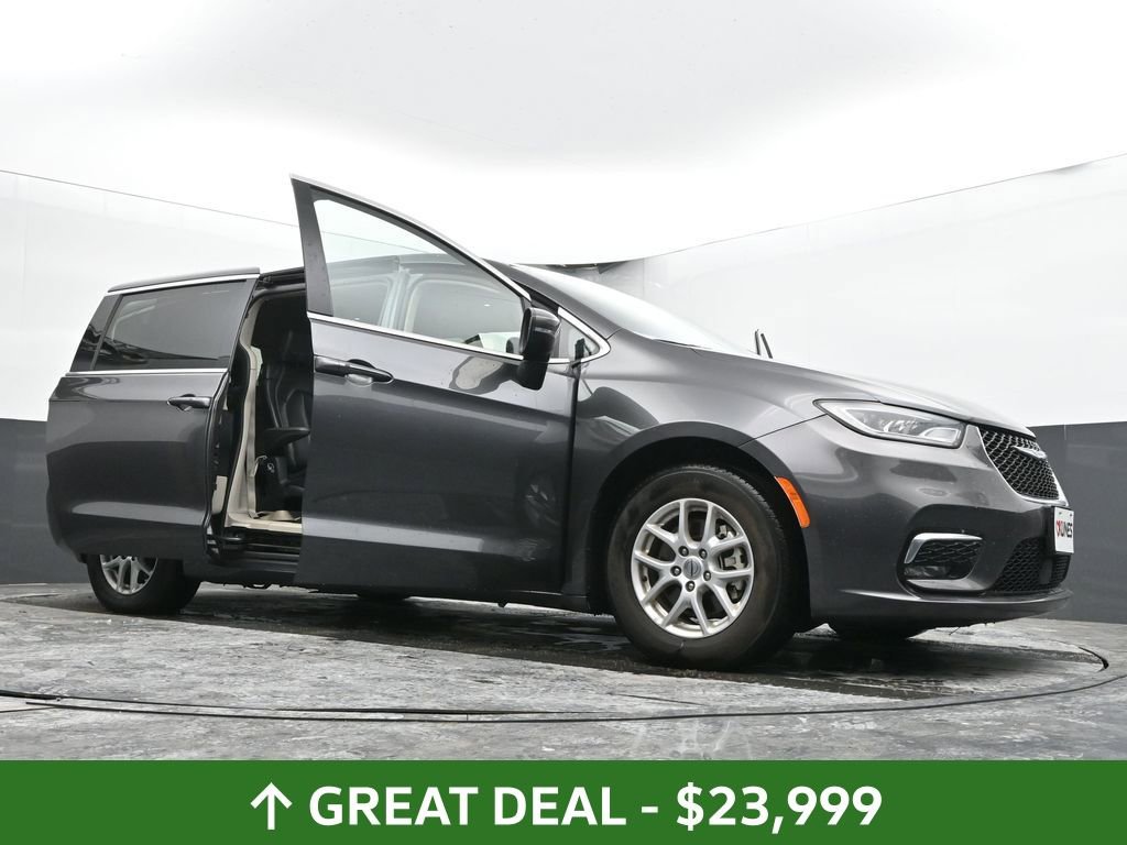 Used 2023 Chrysler Pacifica Touring-L image 67