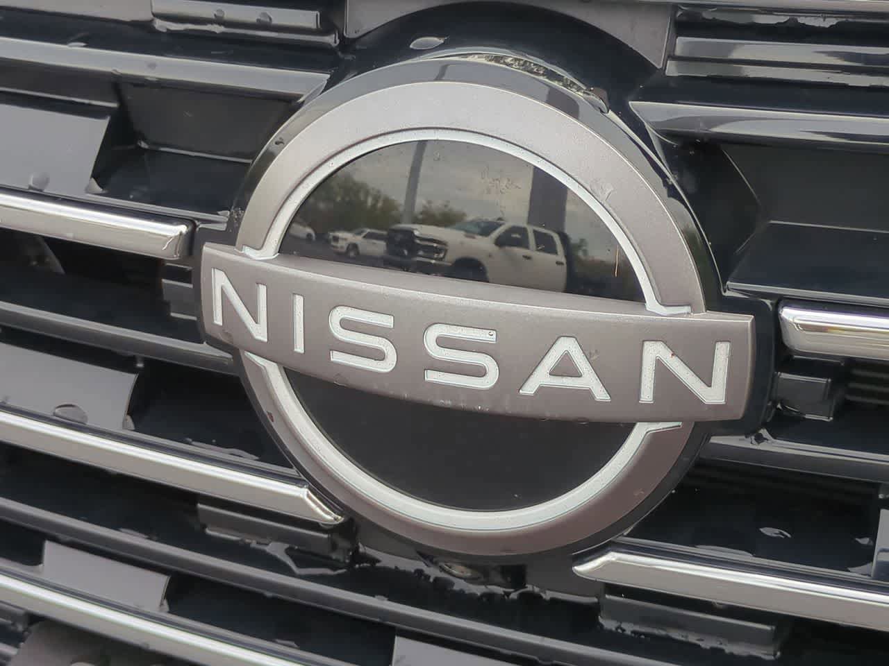 Used 2025 Nissan Rogue Platinum FWD image 12