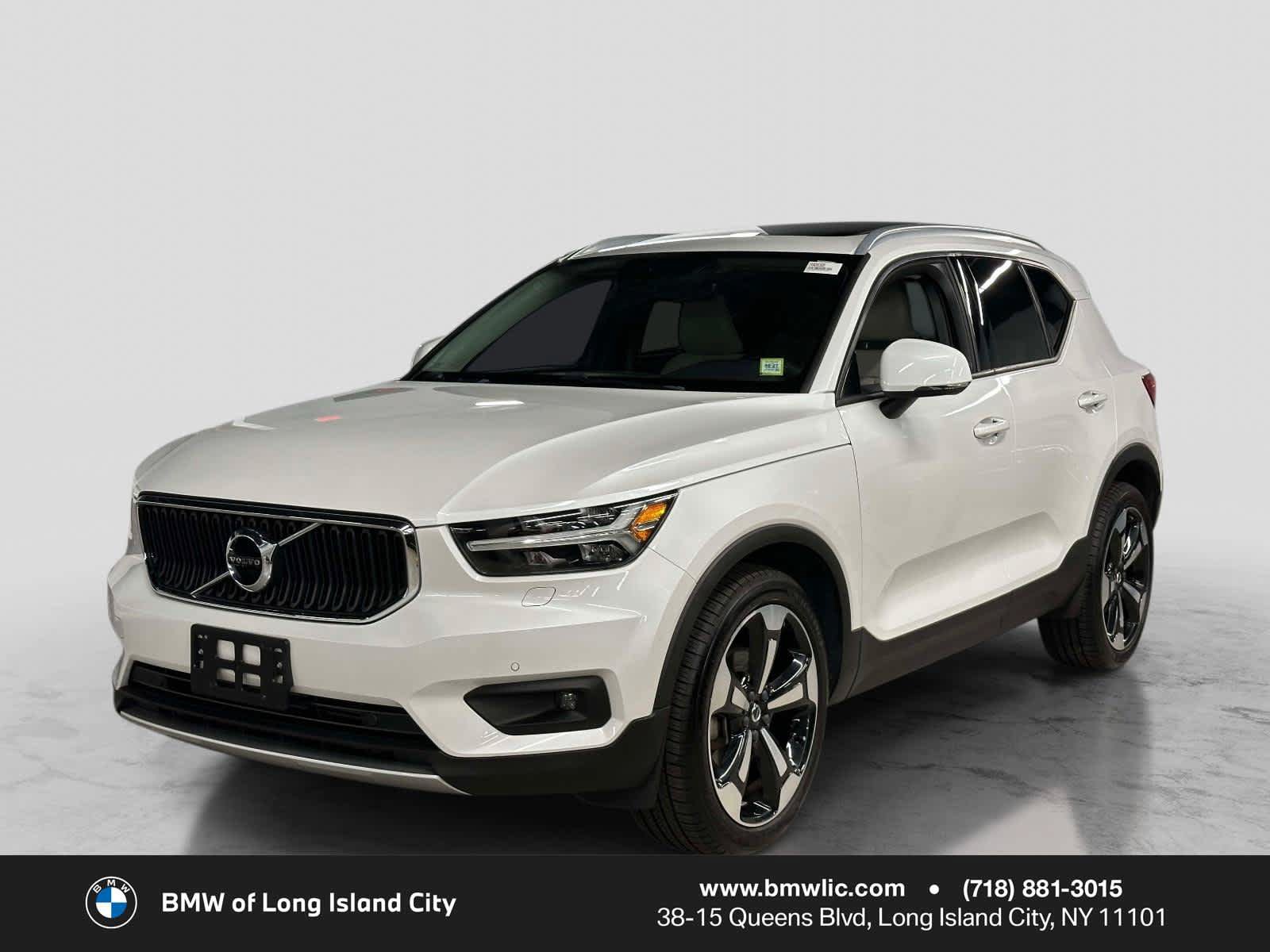 Used 2022 Volvo XC40 T5 Momentum