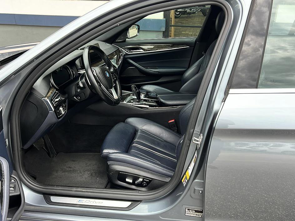 Used 2018 BMW 530e w/ Premium Package 2 RWD image 17