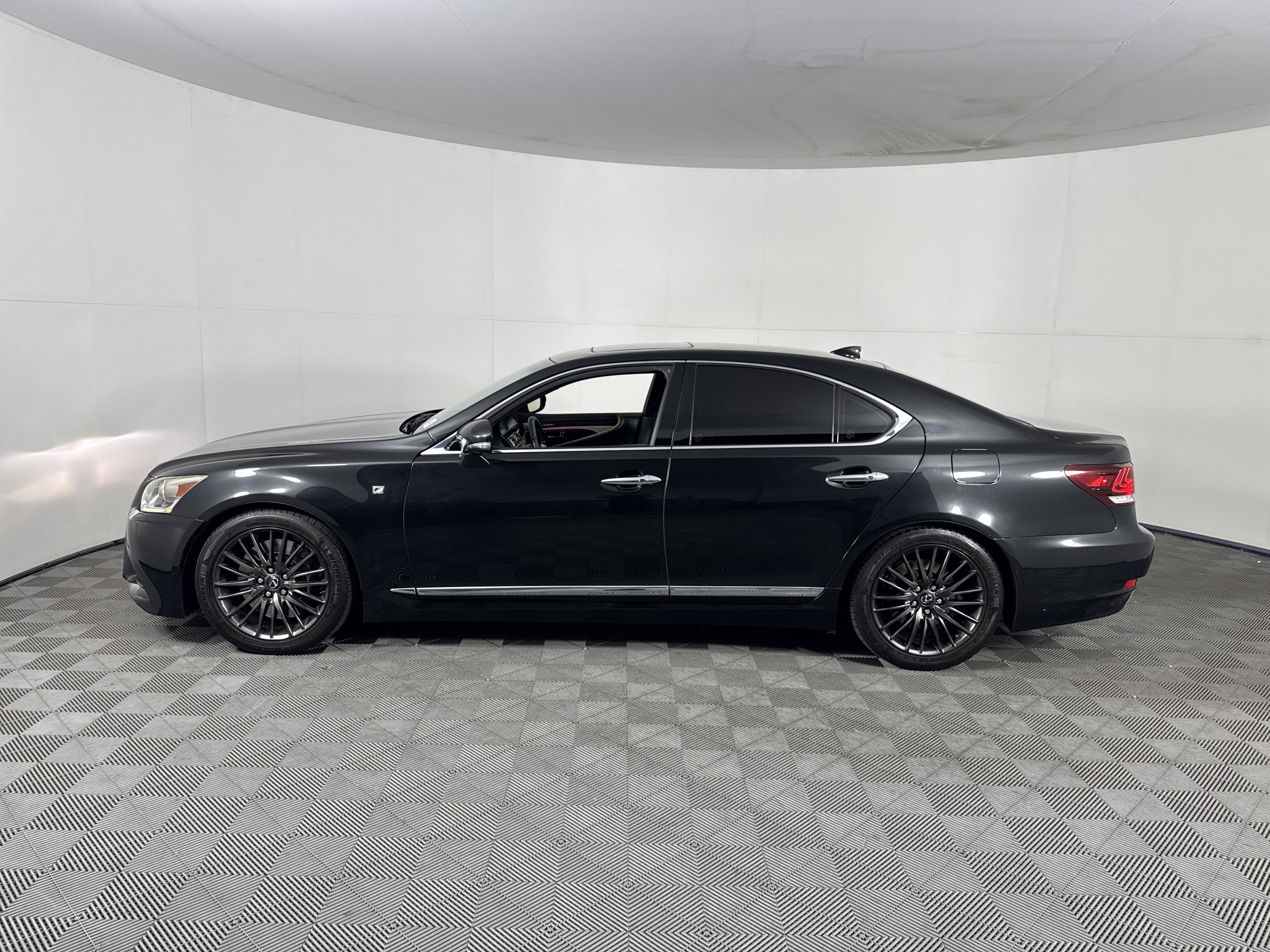 Used 2017 Lexus LS 460 w/ F Sport Midnight Edition RWD image 8