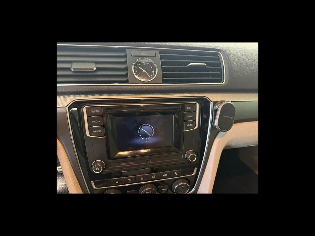 Used 2016 Volkswagen Passat 1.8T R-Line FWD image 22