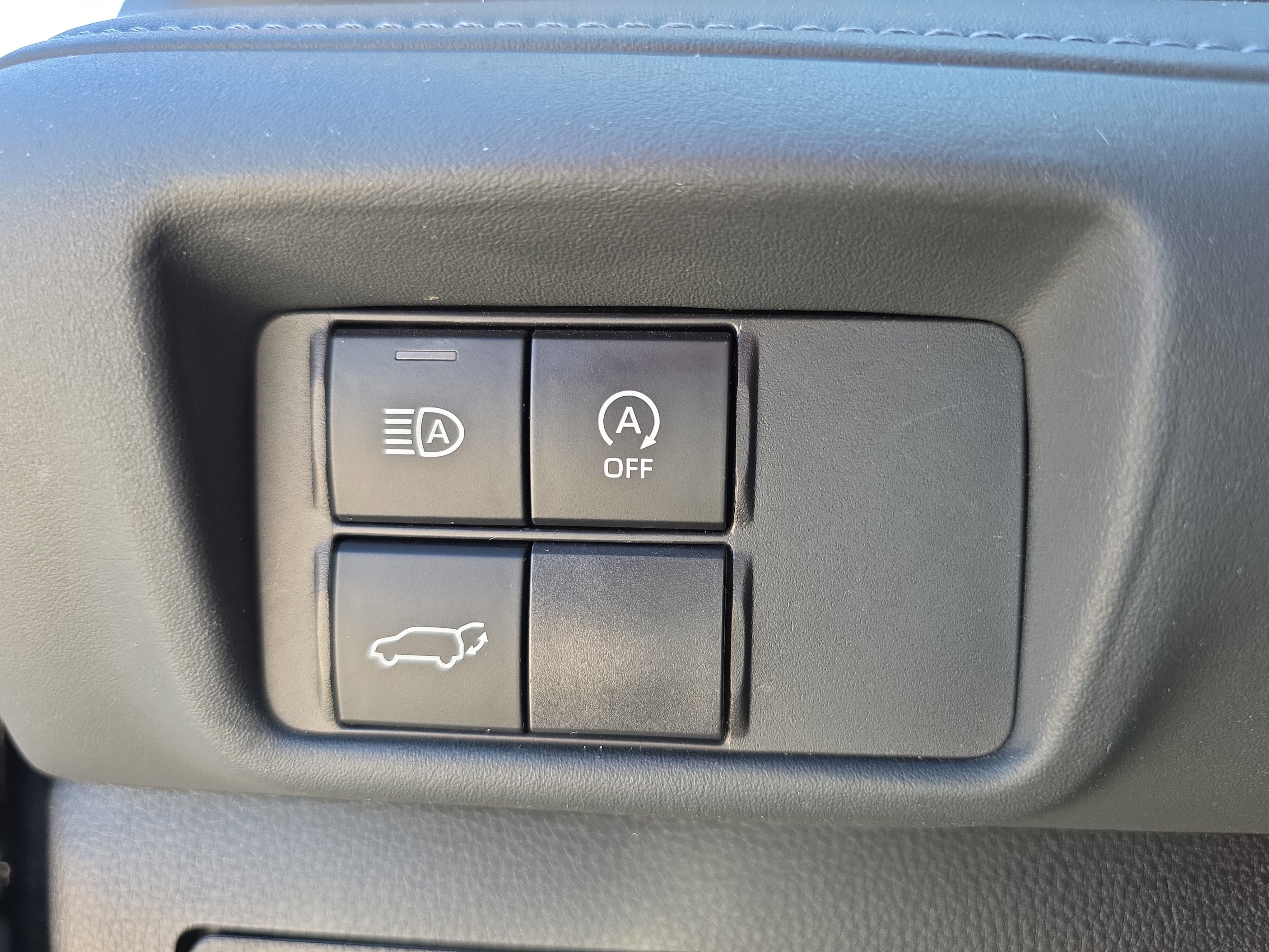 Used 2024 Toyota Highlander LE FWD image 27