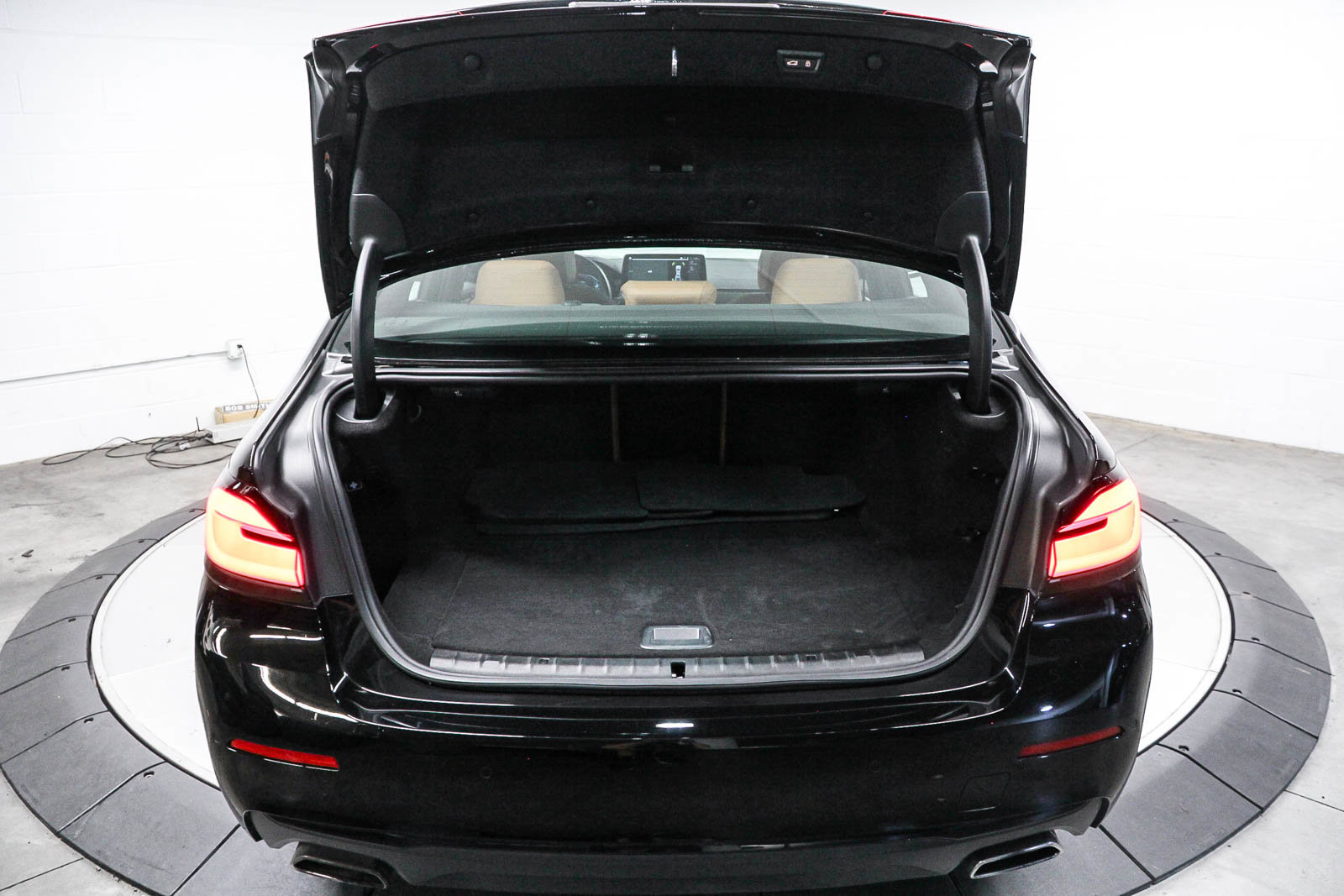 Certified 2023 BMW 530e w/ Convenience Package image 26