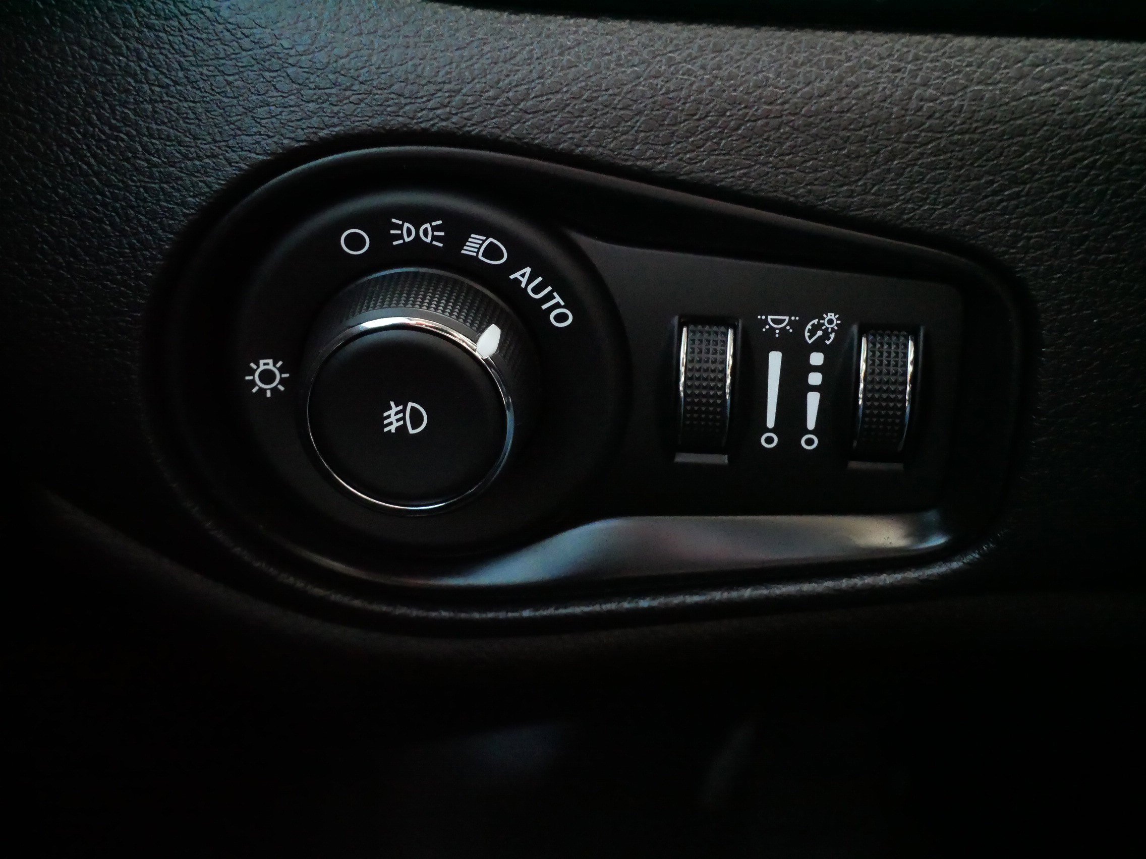 Used 2018 Jeep Renegade Latitude w/ Cold Weather Group image 27