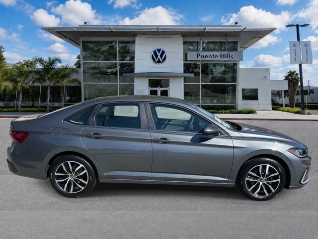 New 2026 Volkswagen Jetta SE FWD image 3
