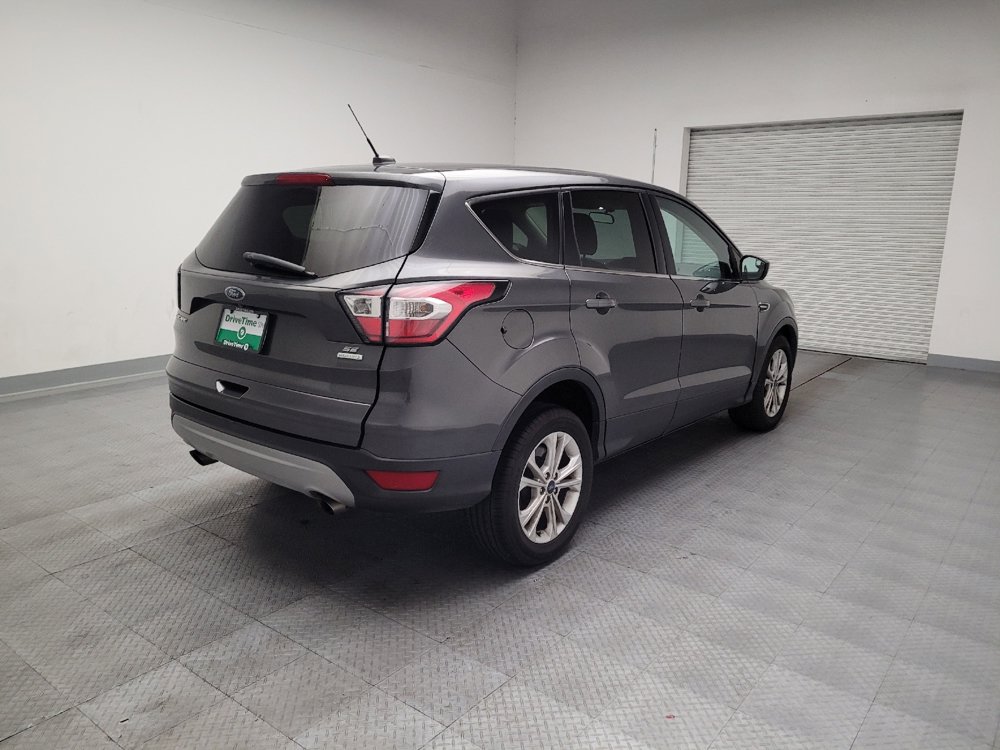 Used 2017 Ford Escape SE FWD image 9