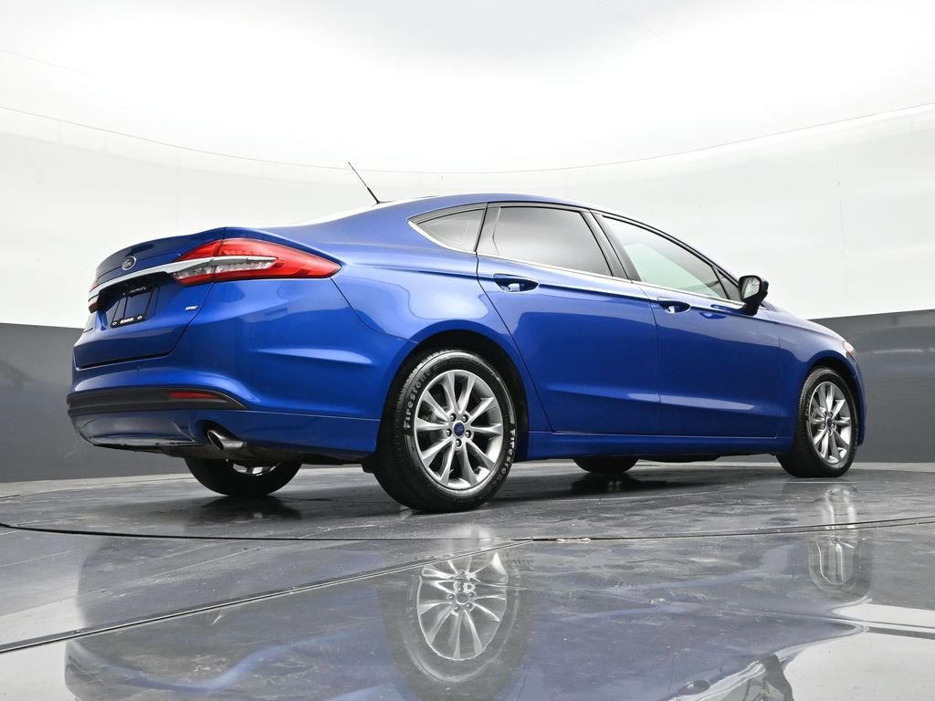 Used 2017 Ford Fusion SE w/ Fusion SE Technology Package image 24