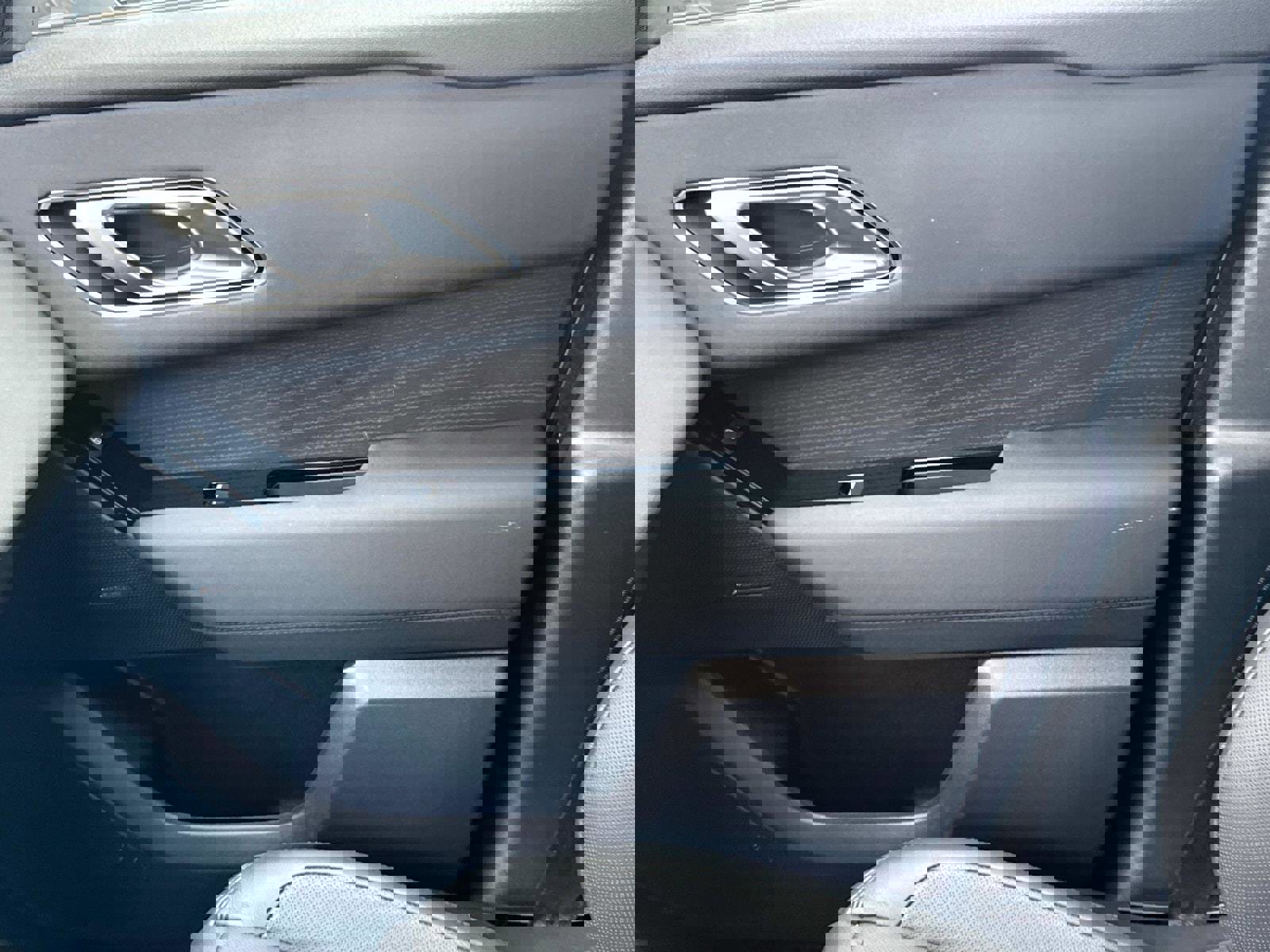 Certified 2025 Land Rover Range Rover Velar Dynamic SE image 22