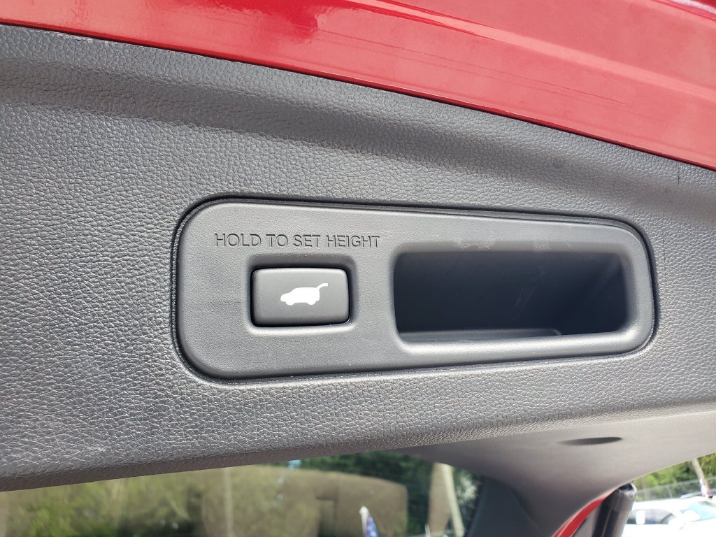 Certified 2025 Acura MDX w/ Technology Package FWD image 9