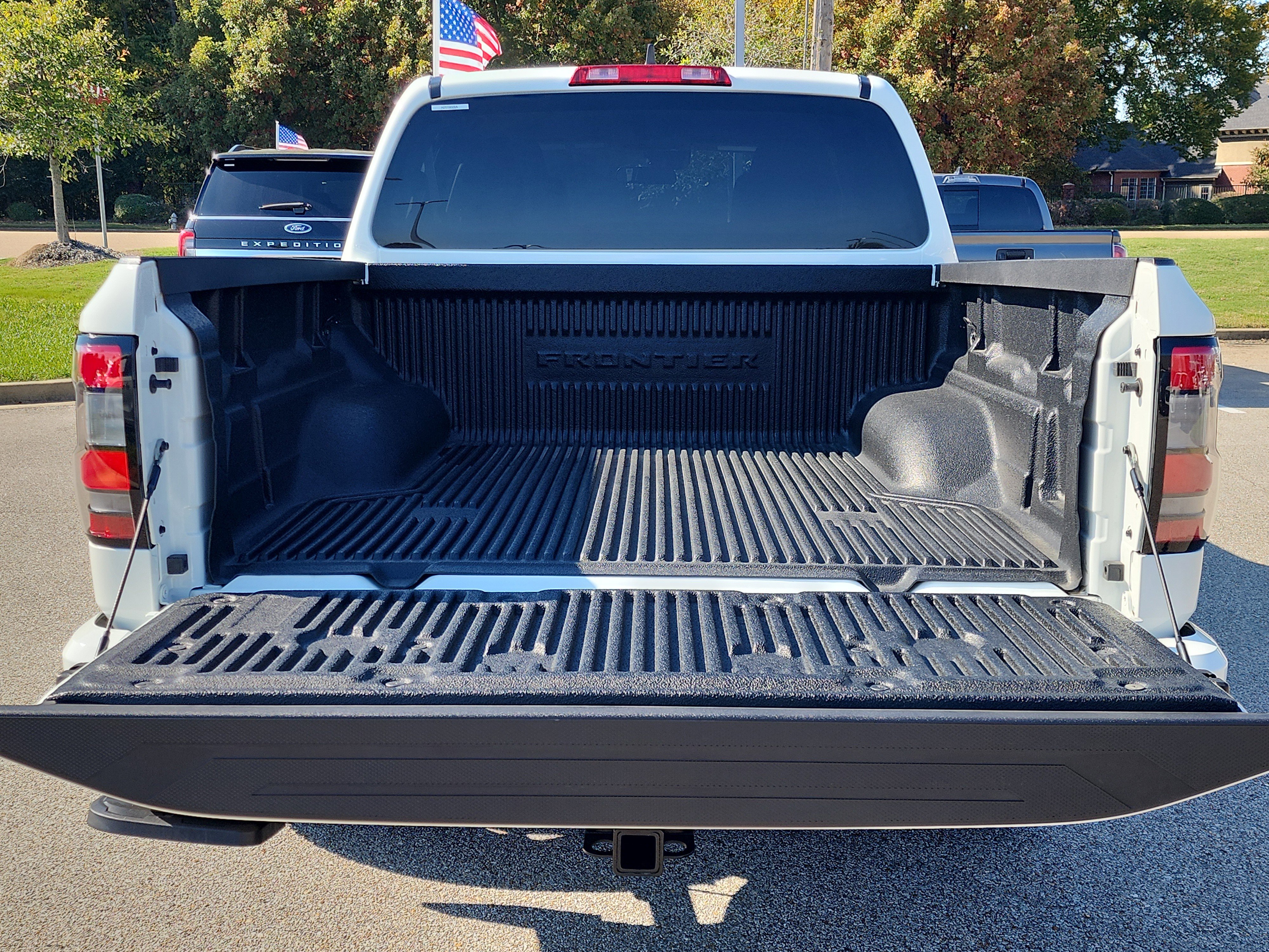 Used 2024 Nissan Frontier SV w/ Tow Package image 13