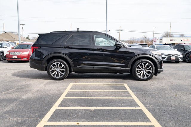 Used 2025 Ford Explorer ST-Line AWD/4WD image 6