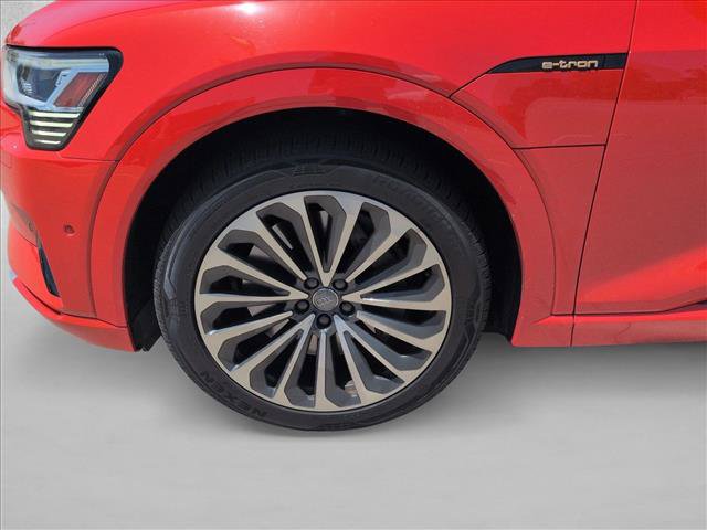 Used 2019 Audi e-tron Prestige w/ Prestige Package AWD/4WD image 23
