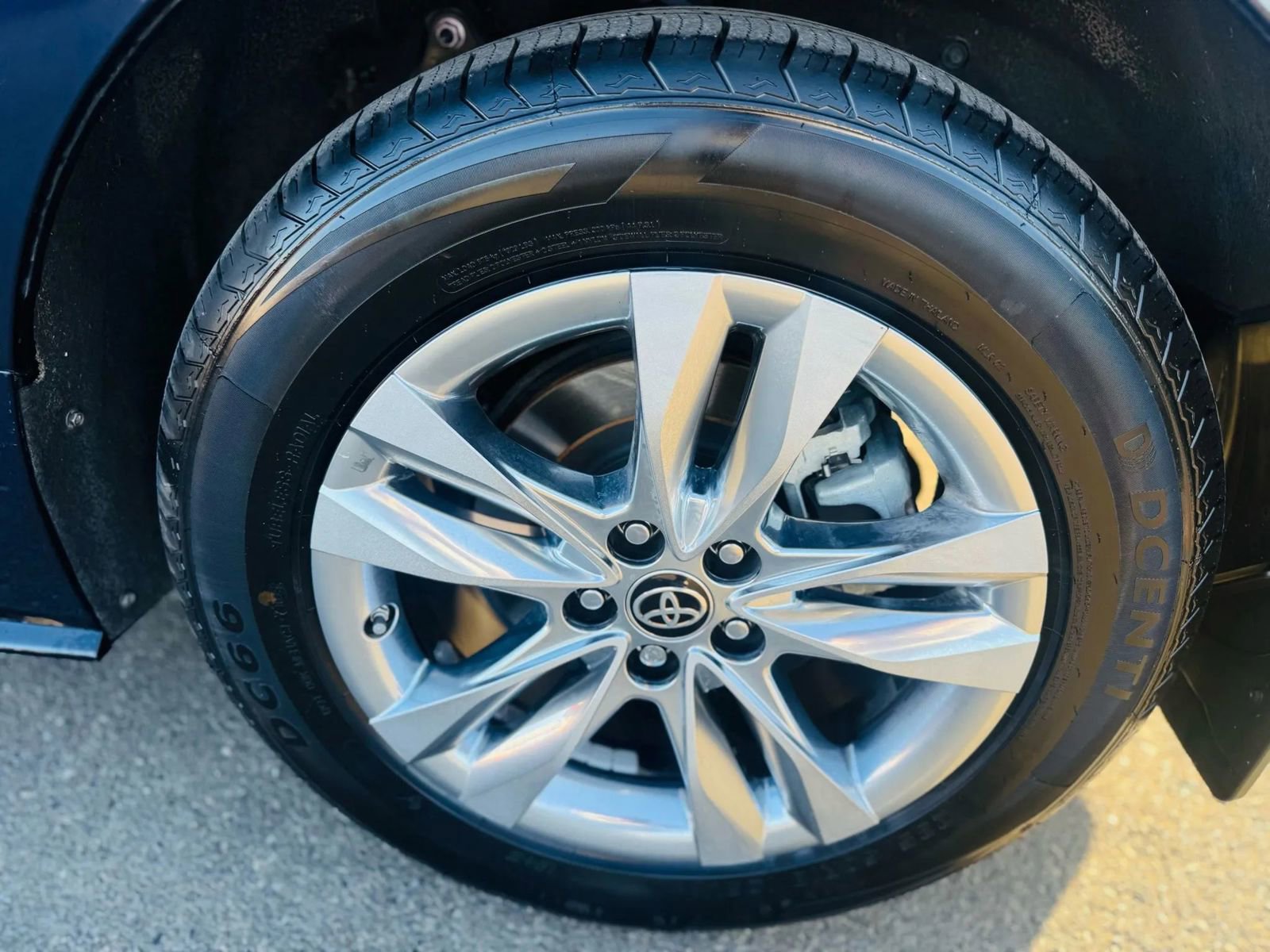 Used 2023 Toyota Sienna Limited image 19