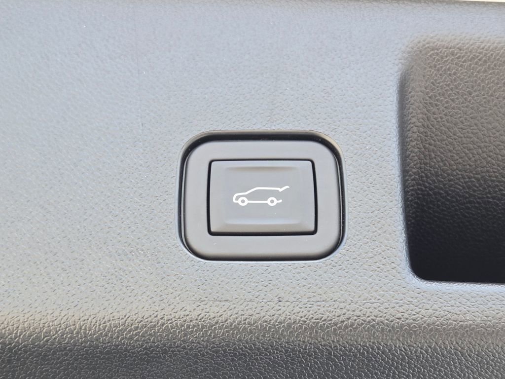 Used 2025 Chevrolet Equinox EV RS FWD image 29