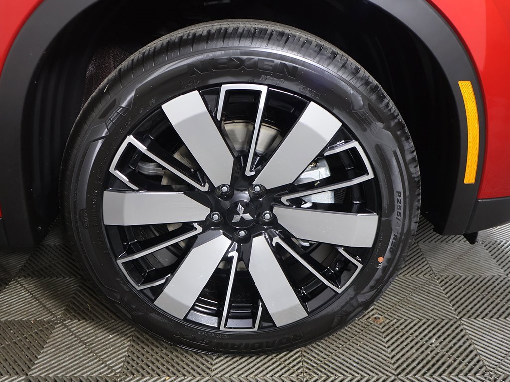 New 2025 Mitsubishi Outlander SE image 24