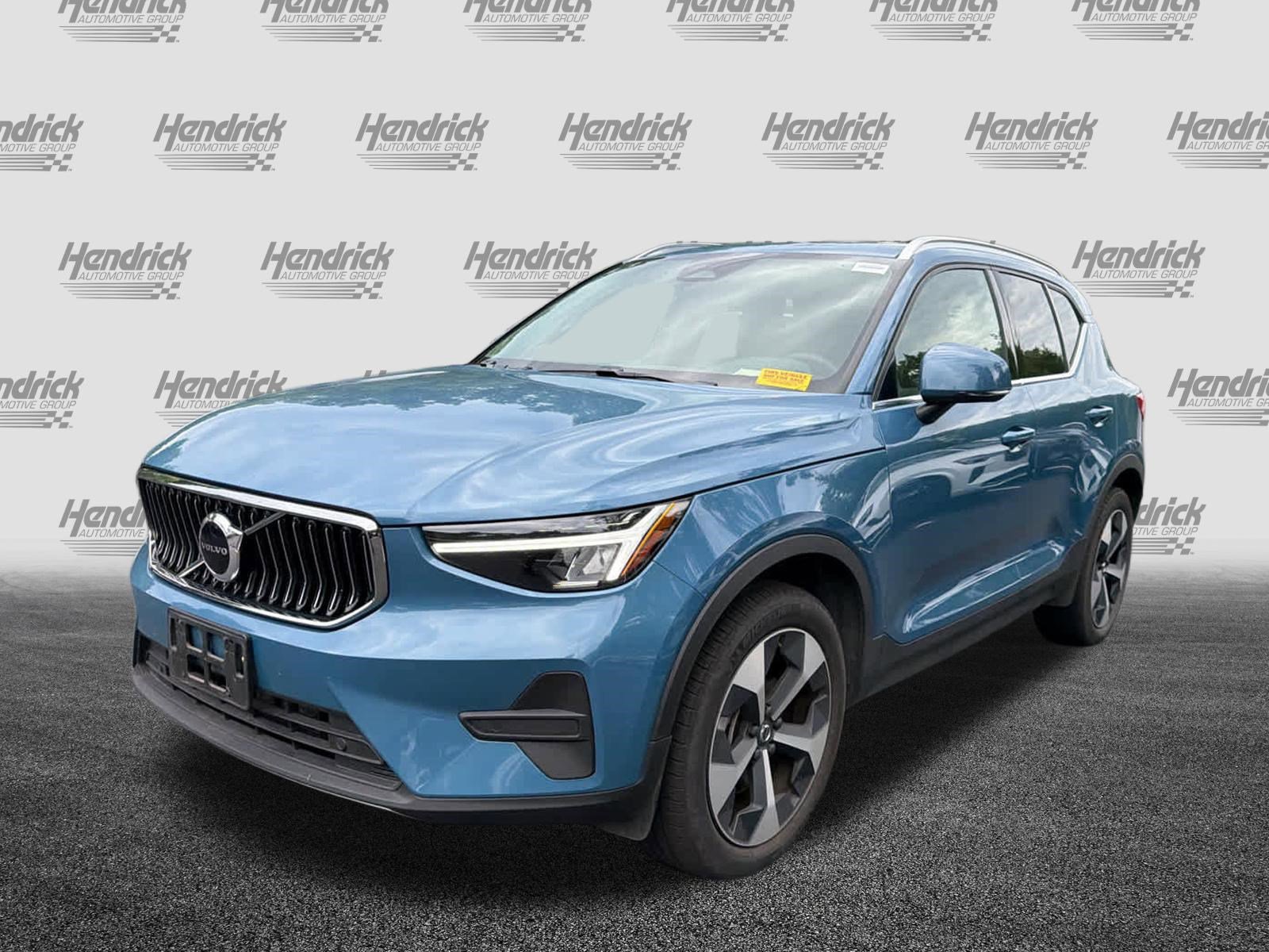Certified 2025 Volvo XC40 B5 Core AWD/4WD image 6