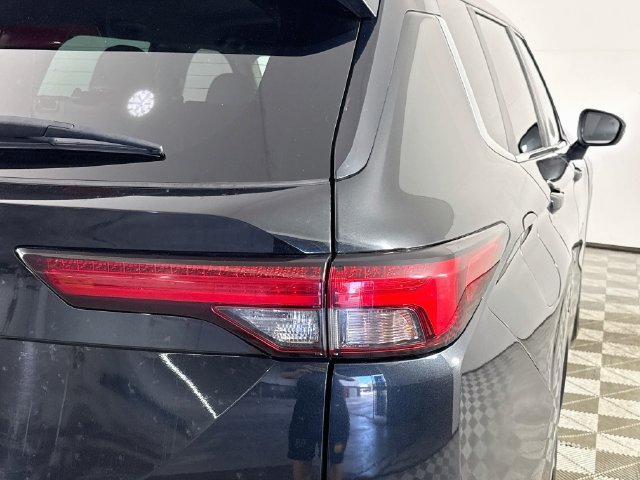 Used 2023 Mitsubishi Outlander SE Black Edition FWD image 33