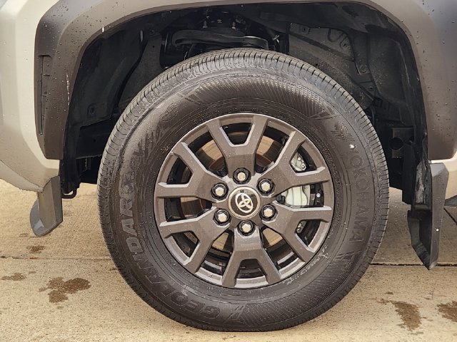 Used 2025 Toyota 4Runner SR5 AWD/4WD image 7