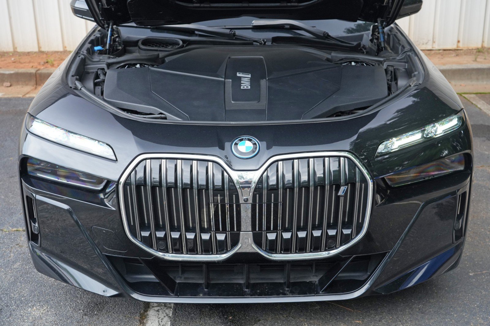 Used 2023 BMW i7 xDrive60 w/ Executive Package 2 AWD/4WD image 8