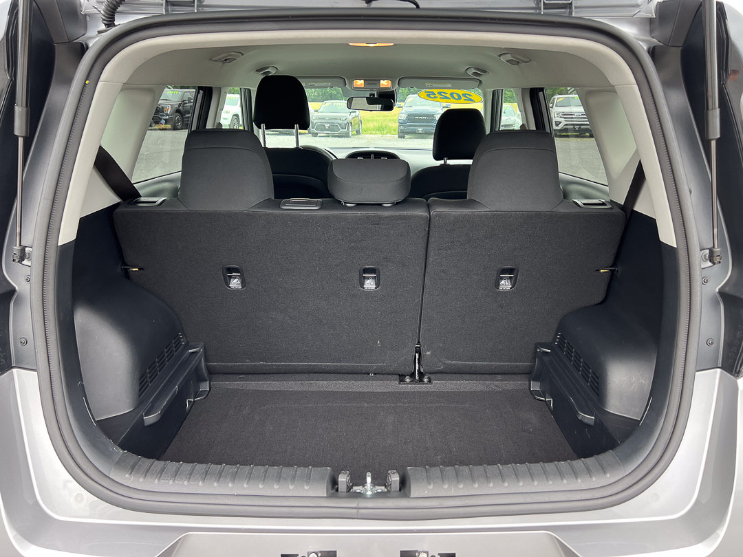 Used 2025 Kia Soul LX w/ LX Technology Package FWD image 5