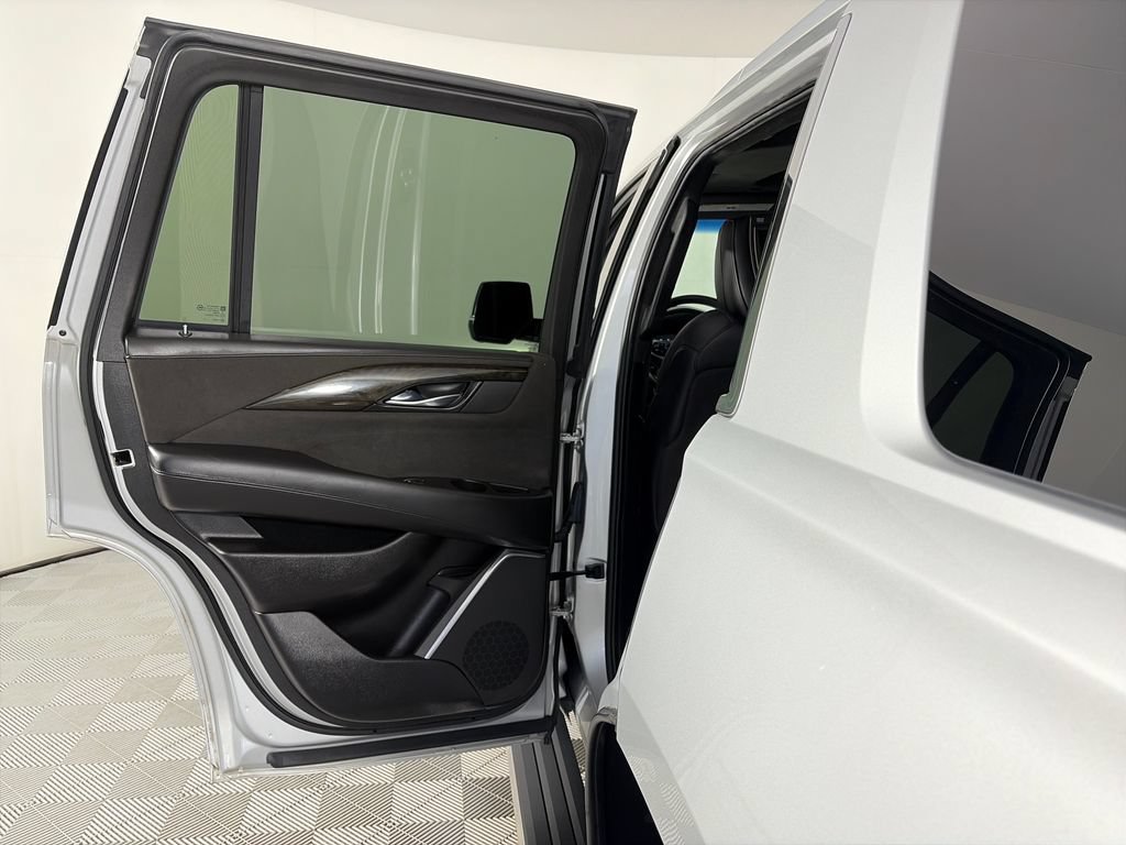 Used 2016 Cadillac Escalade Platinum AWD/4WD image 12