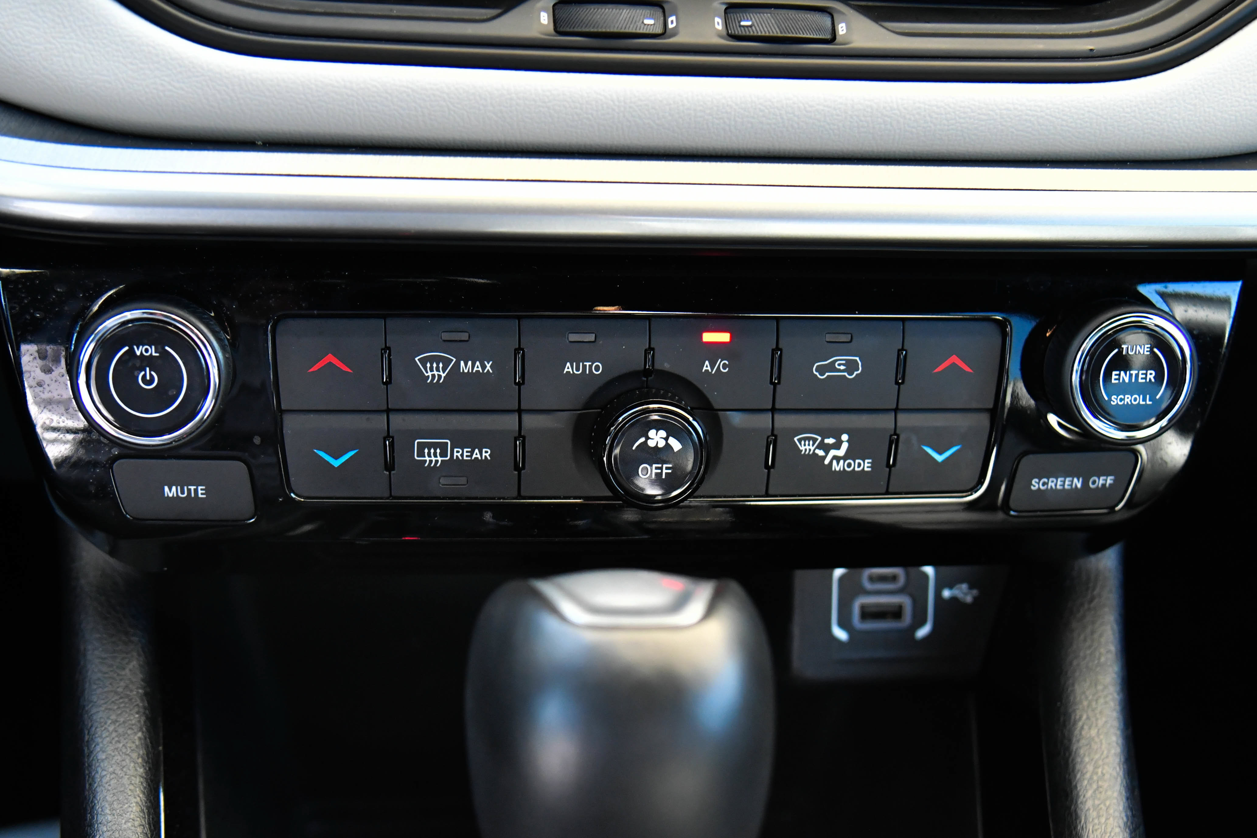 Used 2025 Jeep Compass Limited AWD/4WD image 29
