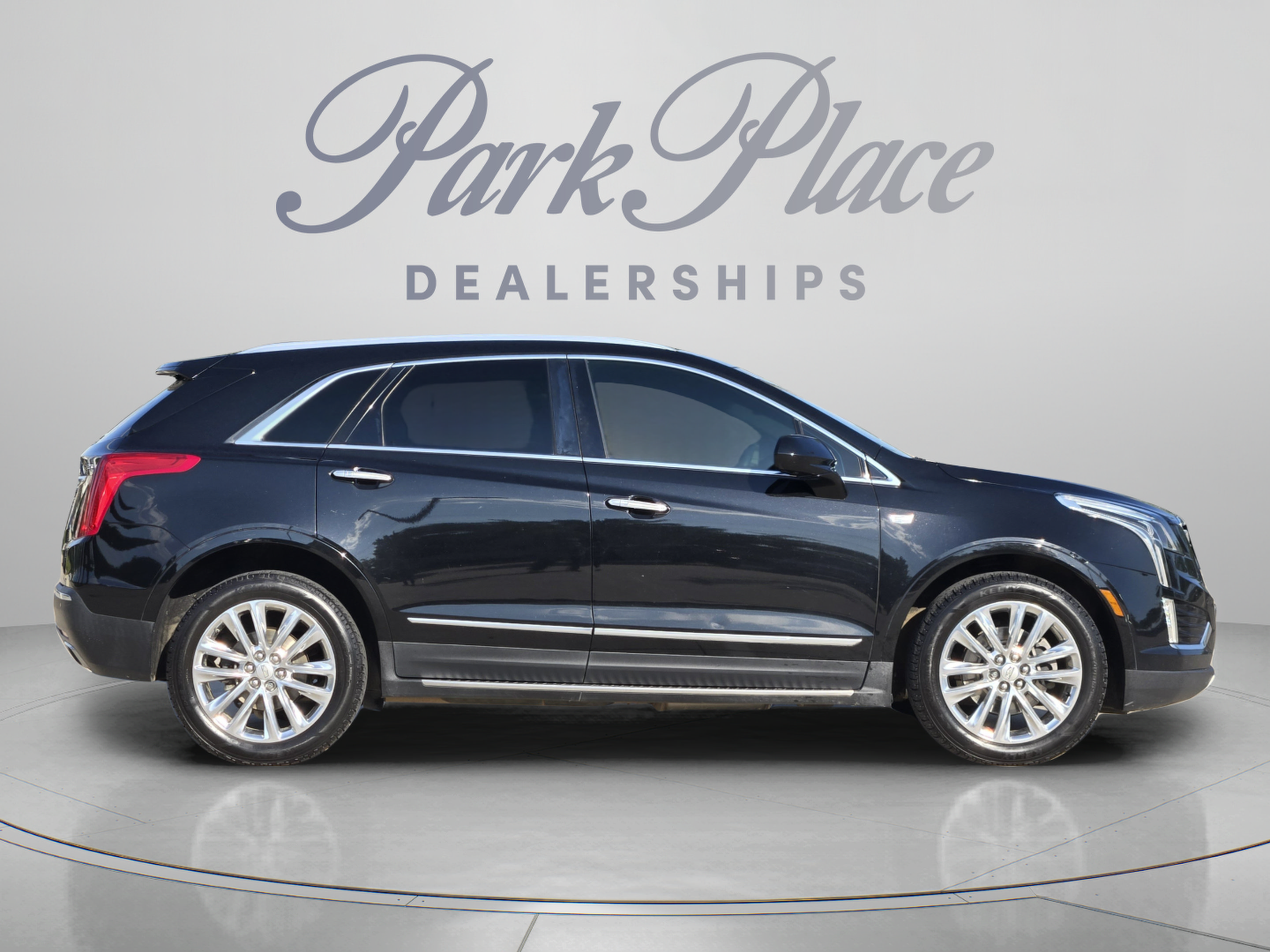 Used 2017 Cadillac XT5 Platinum AWD/4WD image 6
