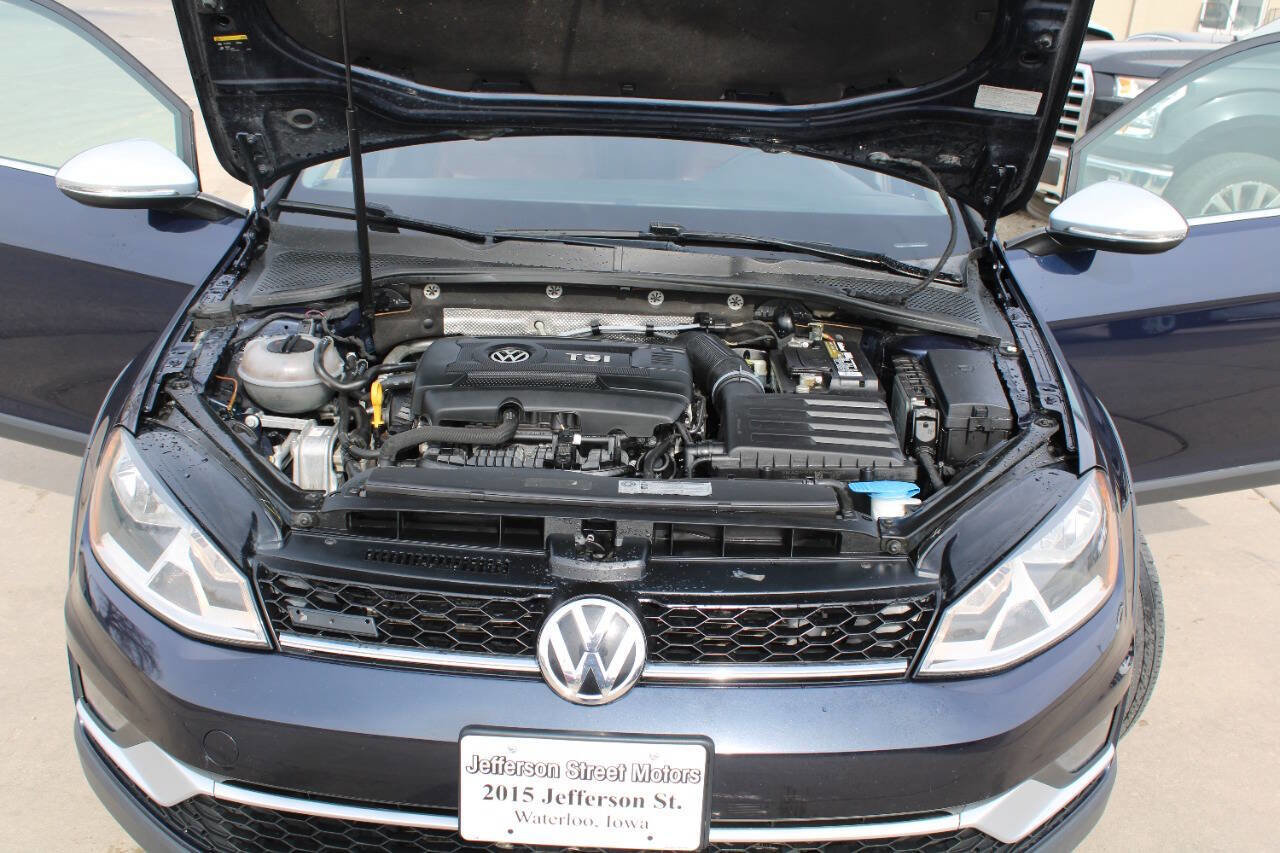 Used 2017 Volkswagen Golf Alltrack S image 25
