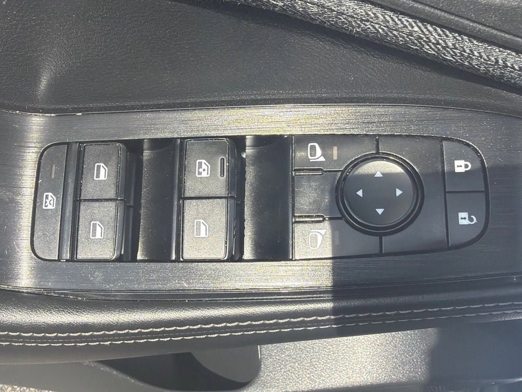 Used 2023 Nissan Rogue SV AWD/4WD image 19