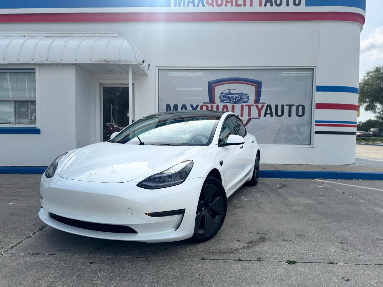 Used 2023 Tesla Model 3 Standard Range RWD image 2