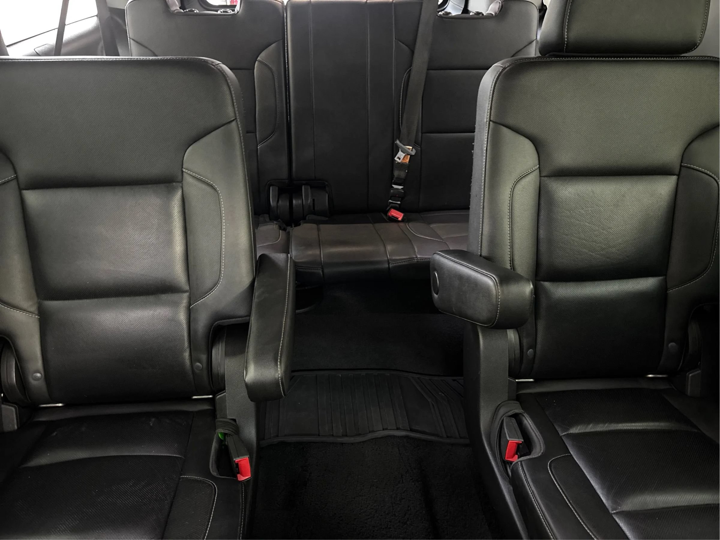 Used 2019 Chevrolet Suburban Premier AWD/4WD image 19