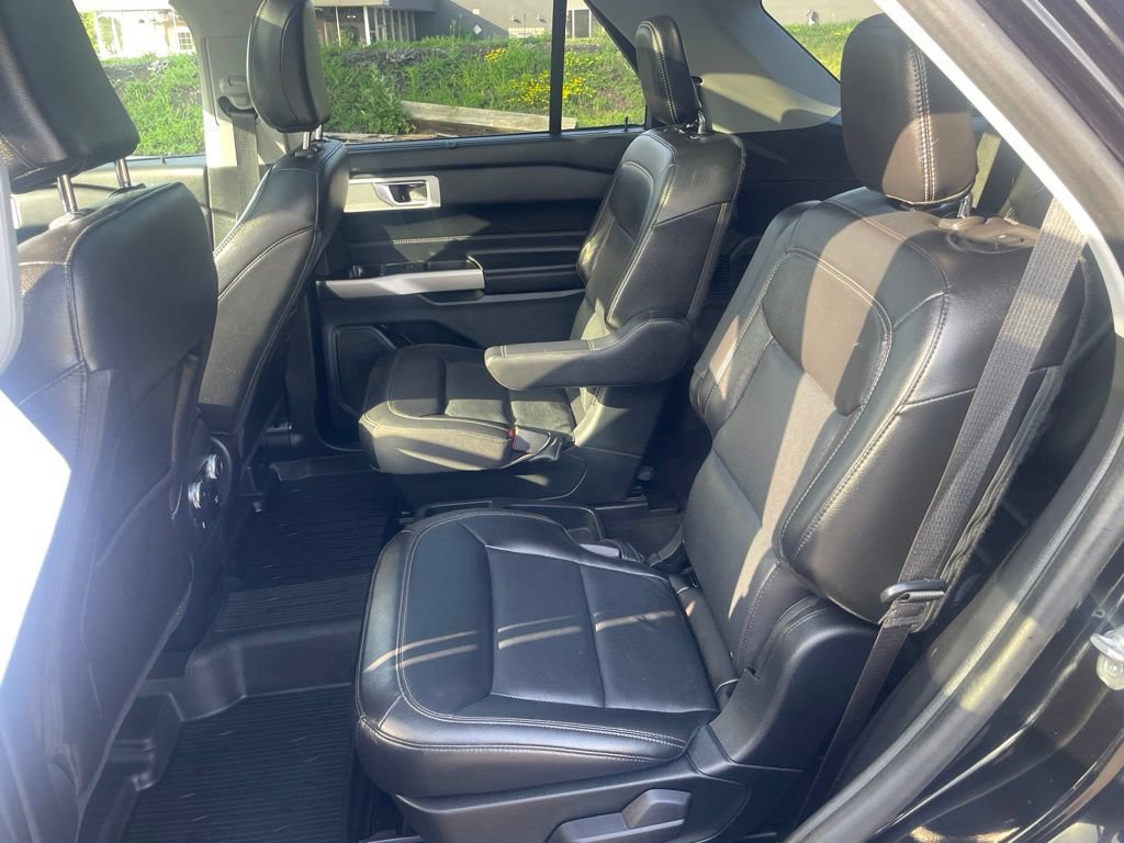 Used 2021 Ford Explorer Limited w/ Equipment Group 301A AWD/4WD image 17