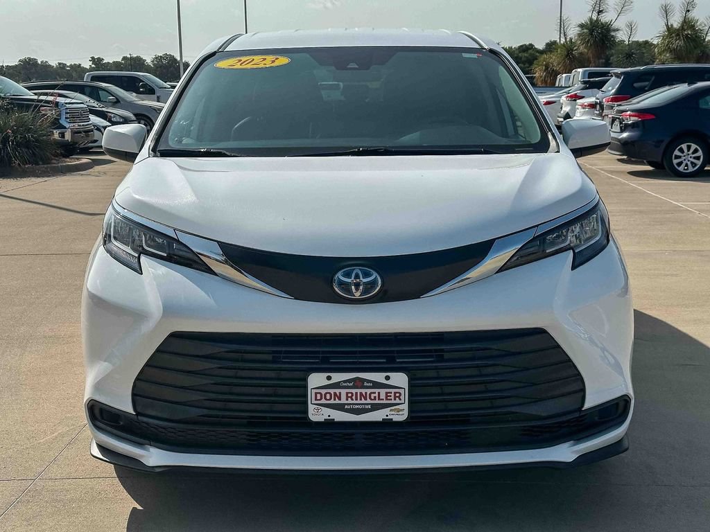 Used 2023 Toyota Sienna LE FWD image 8