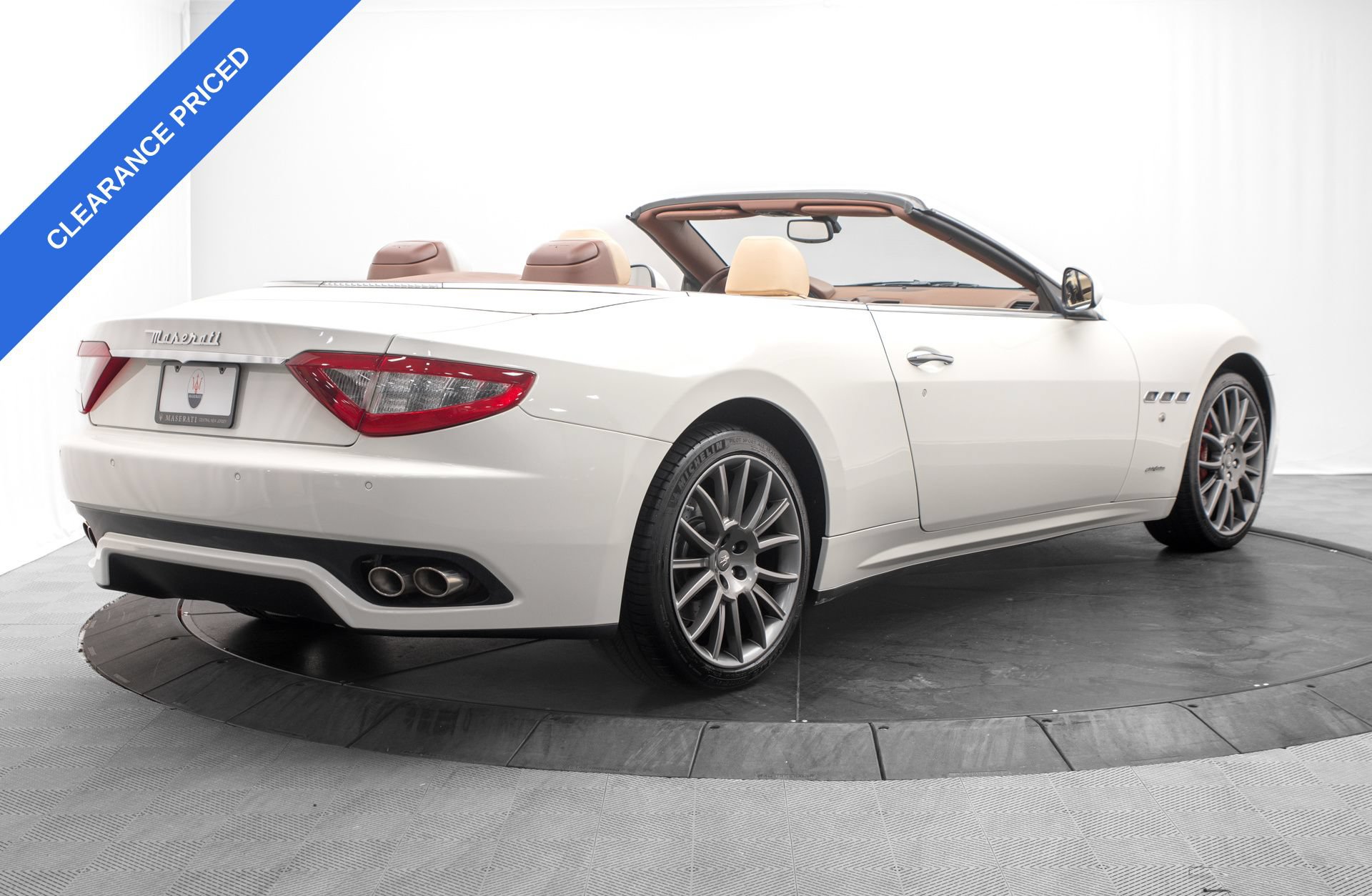Used 2013 Maserati GranTurismo Convertible RWD image 3