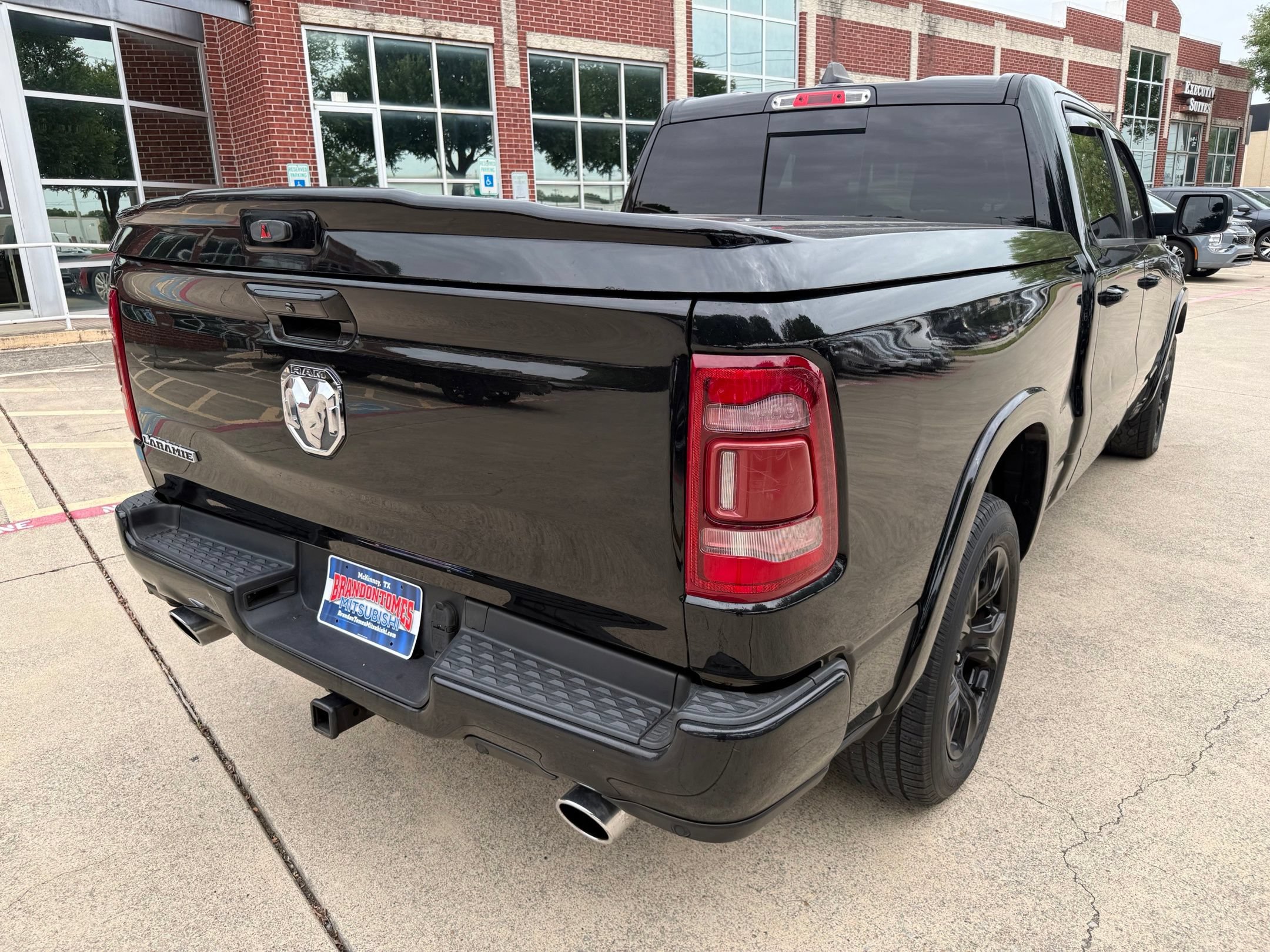 Used 2019 RAM 1500 Laramie w/ Sport Appearance Package AWD/4WD image 6
