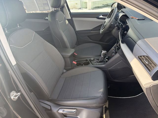 Used 2023 Volkswagen Taos SE w/ Panoramic Sunroof Package image 26