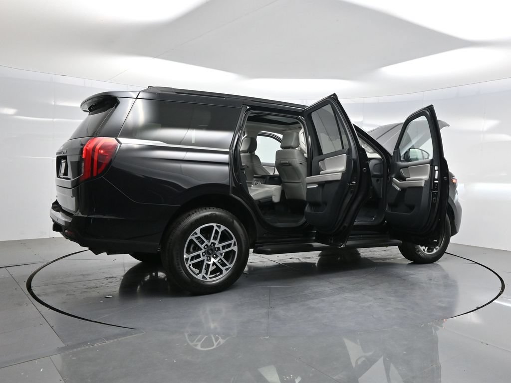 Used 2025 Ford Expedition Active RWD image 5