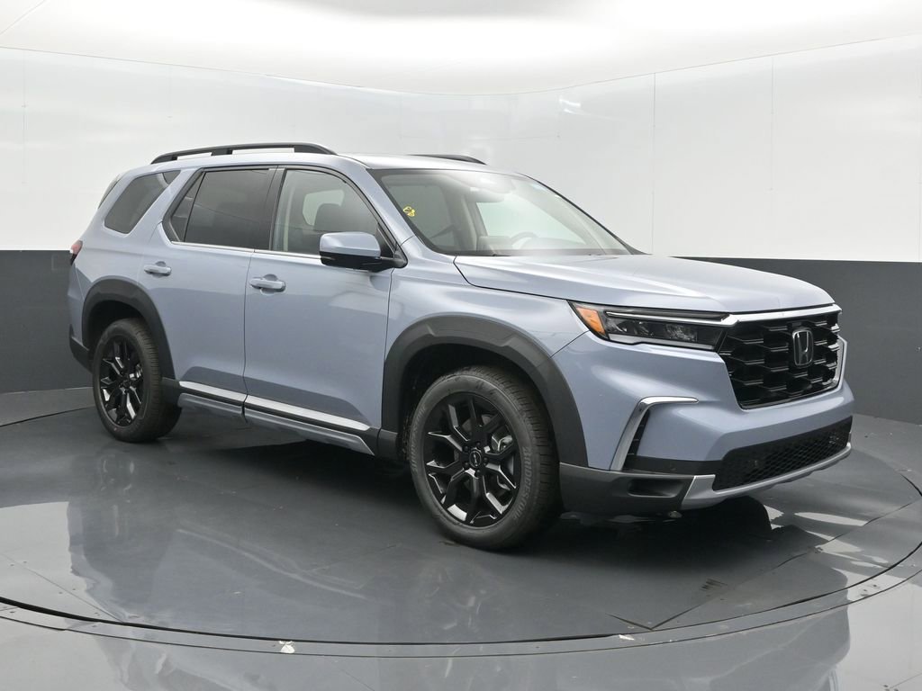New 2025 Honda Pilot Touring image 1