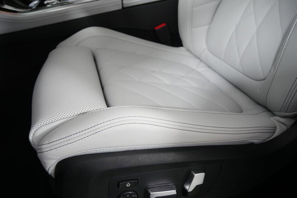 Used 2026 BMW X5 xDrive40i w/ Premium Package image 9