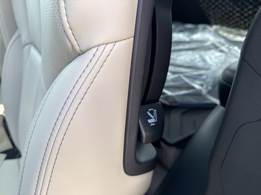New 2025 Subaru Ascent Limited image 27