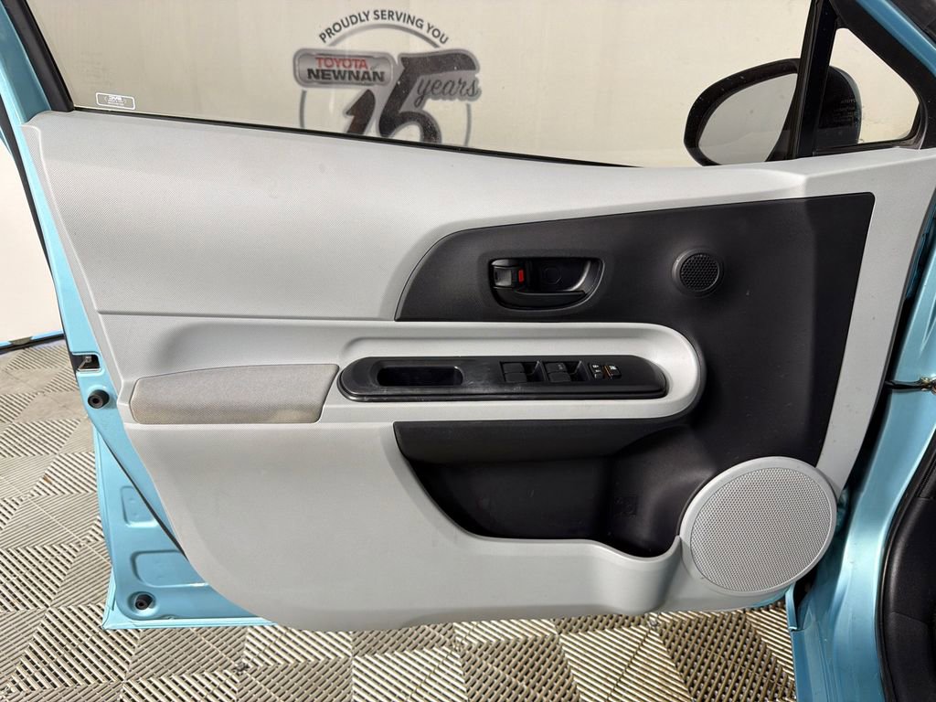 Used 2014 Toyota Prius C One image 9