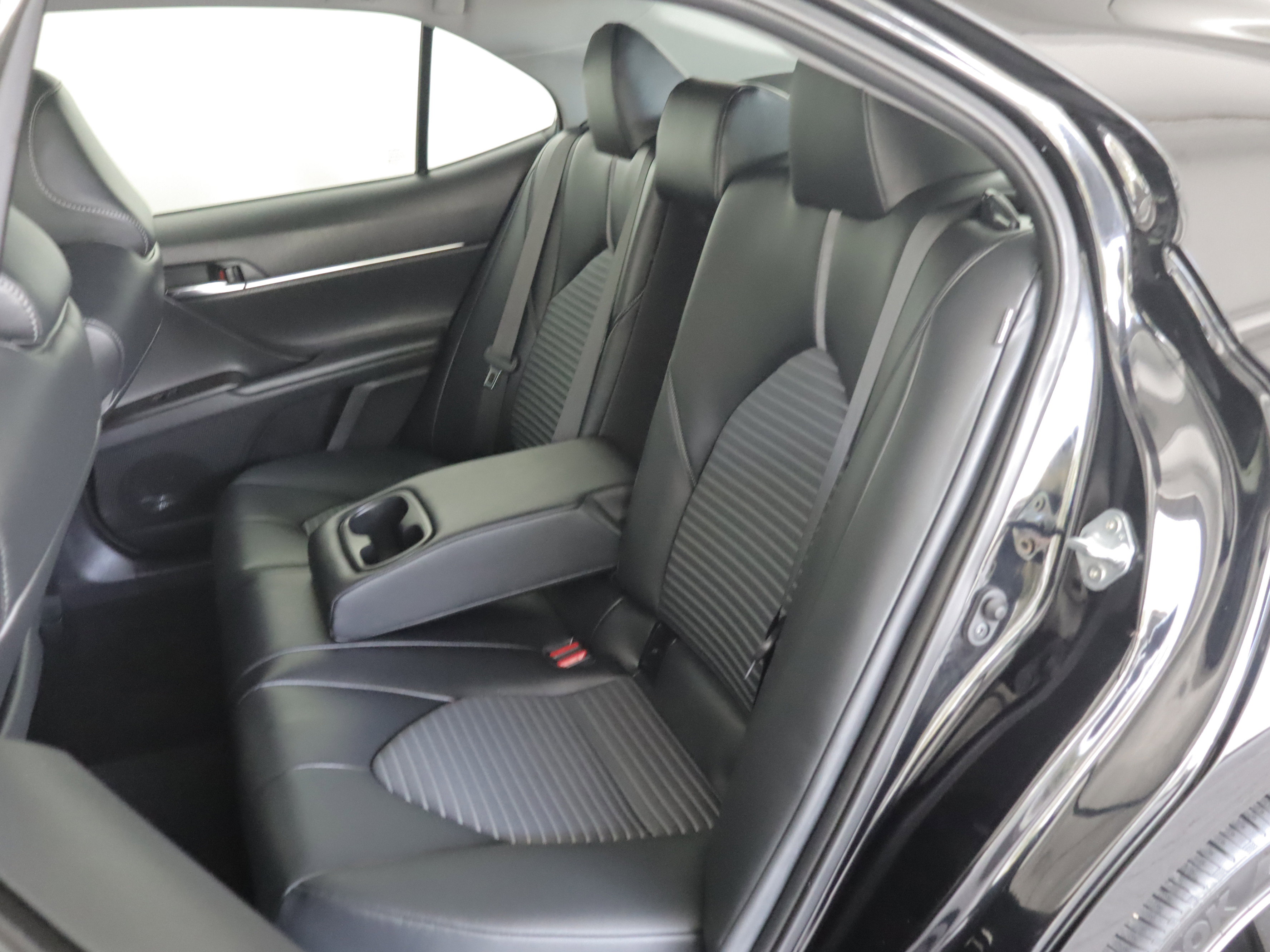 Used 2024 Toyota Camry SE FWD image 8