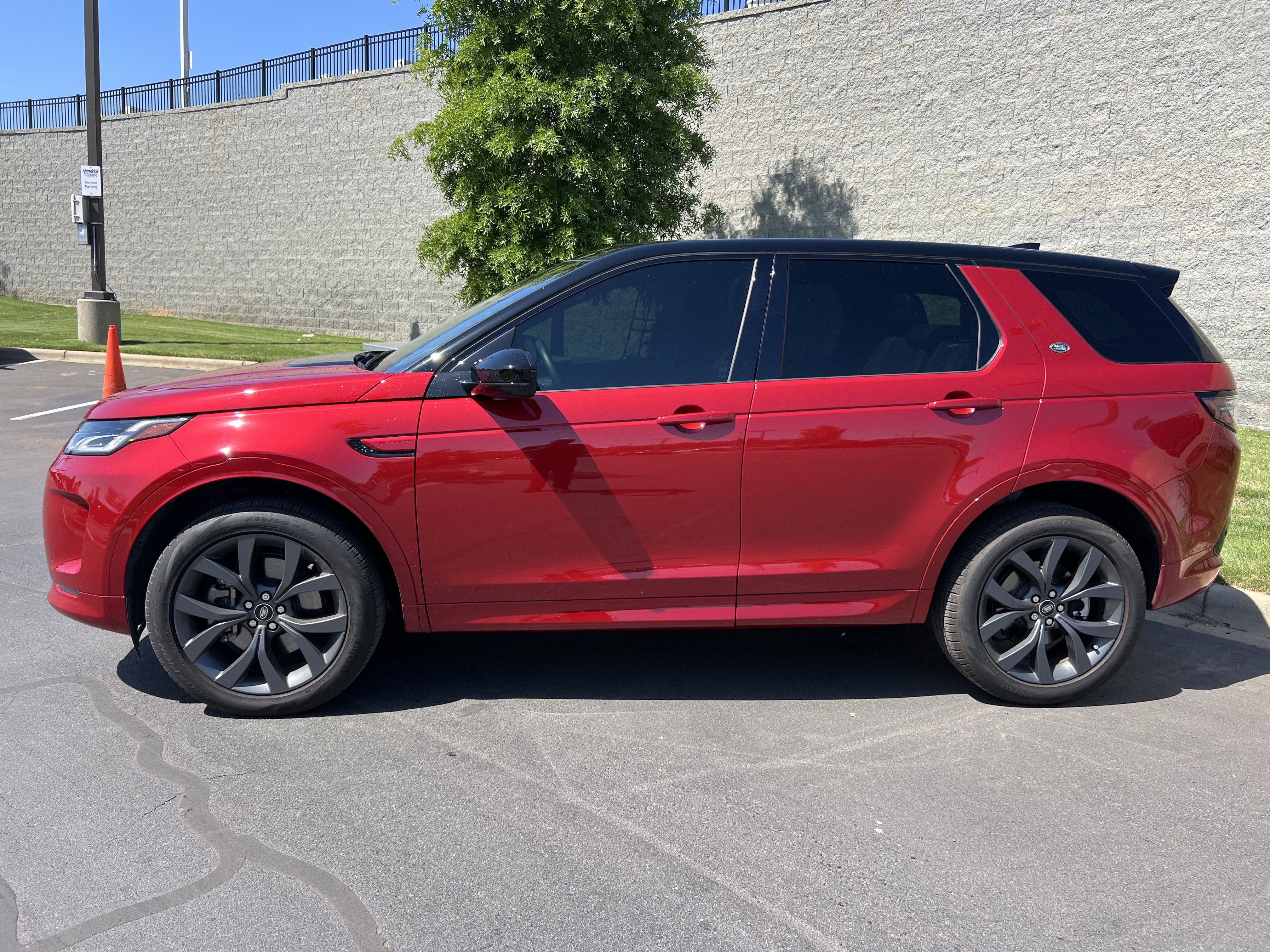 Used 2023 Land Rover Discovery Sport SE R-Dynamic image 4