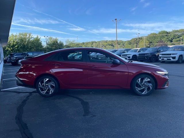 Used 2025 Hyundai Elantra Sport FWD image 4