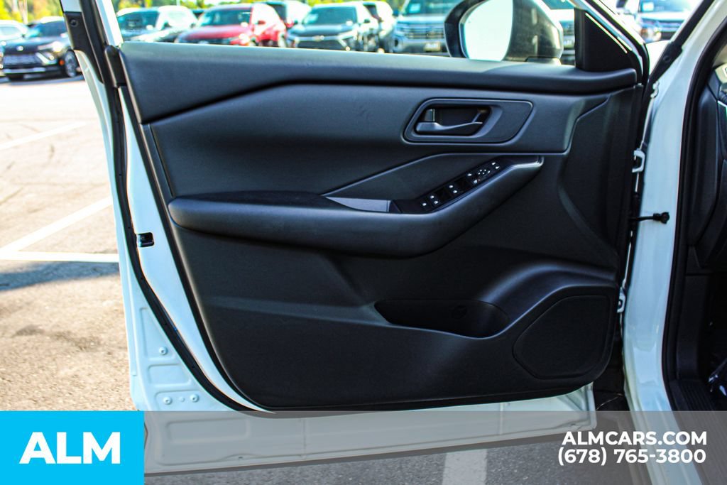 Used 2024 Nissan Rogue S FWD image 34